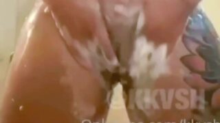 KKVSH Masturbating in bathroom Orgasm !!!